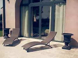 **  فندق كارْبُنْترافي  Le Chateau Des Cinq Cantons فرنسا
