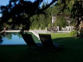 فندق كارْبُنْترافي  Le Chateau Des Cinq Cantons فرنسا
