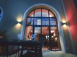 فندق كارْبُنْترافي  Le Chateau Des Cinq Cantons فرنسا