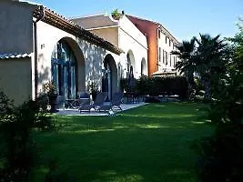 فندق كارْبُنْترافي  Le Chateau Des Cinq Cantons فرنسا